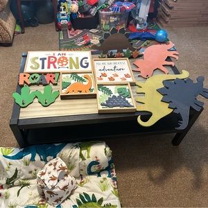 I’m selling my kids dinosaur decor and his twin comforter and sheets!
